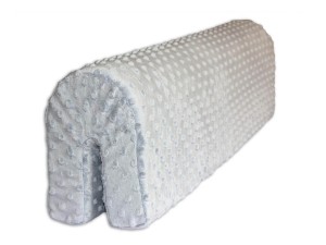 Ochraniacz piankowy na barierkę w łóżeczku w kolorze jasnoszarym minky